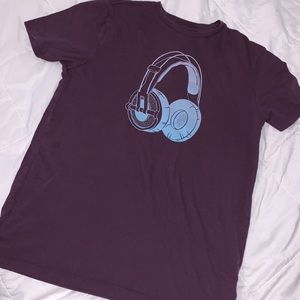 Headphones purple short sleeved T-shirt